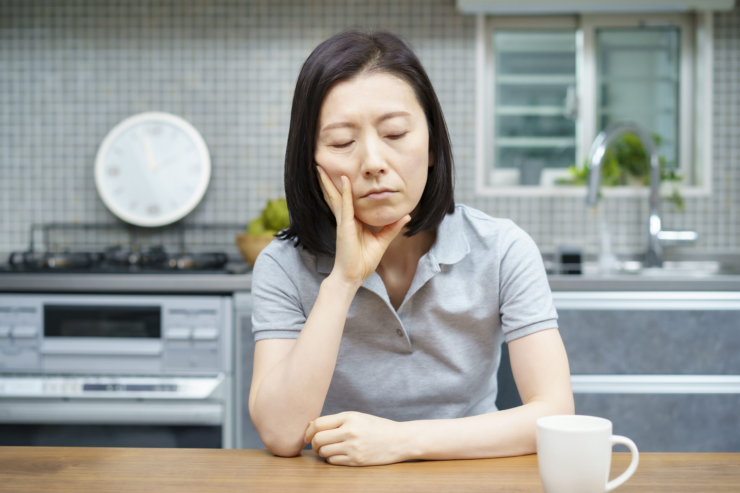 Middle aged woman with a tired look